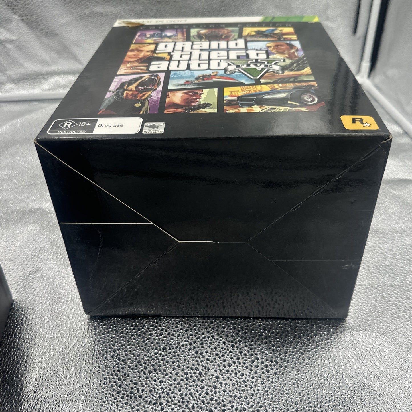 Grand Theft Auto V Collector’s Edition Xbox 360 + New Era Hat + Money Bag GTA 5