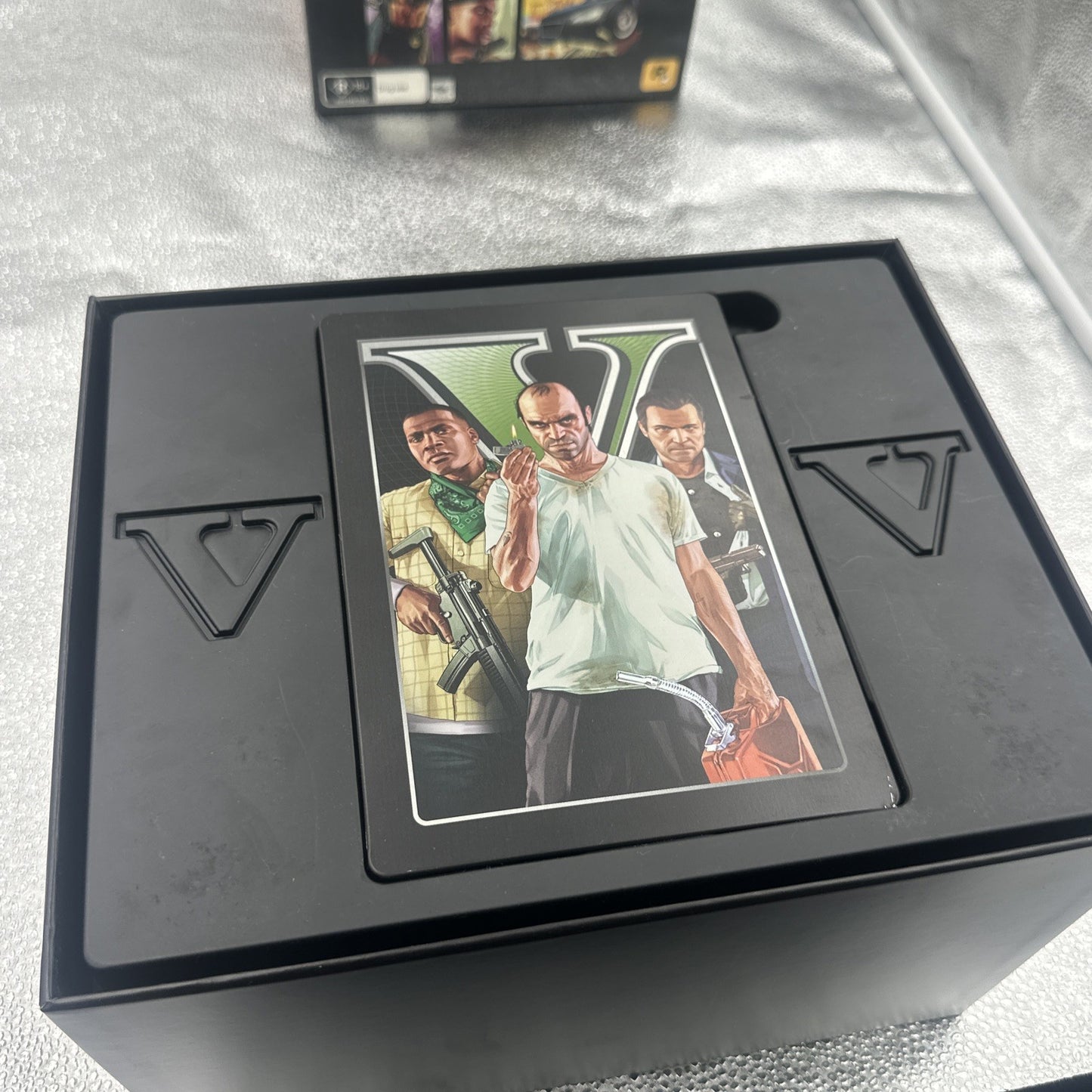 Grand Theft Auto V Collector’s Edition Xbox 360 + New Era Hat + Money Bag GTA 5