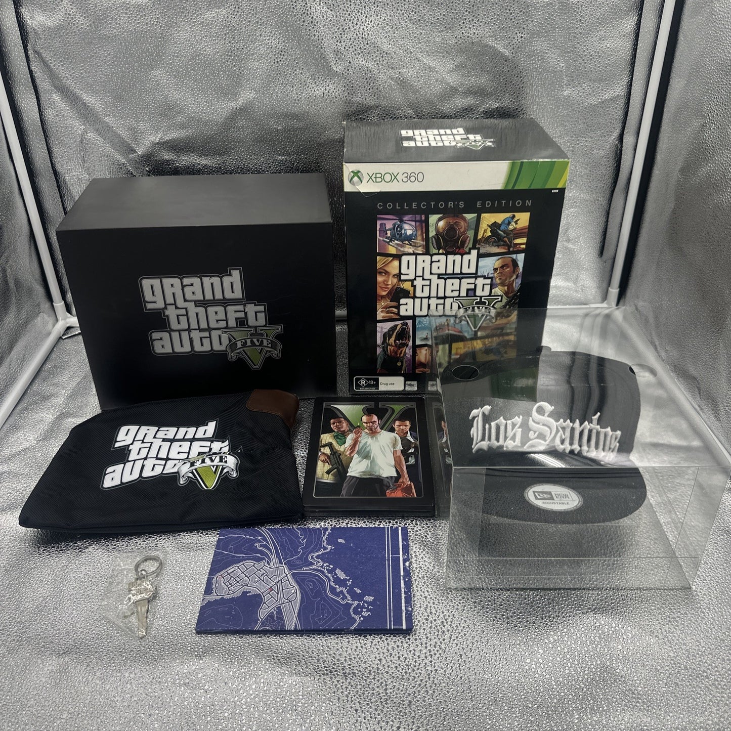 Grand Theft Auto V Collector’s Edition Xbox 360 + New Era Hat + Money Bag GTA 5