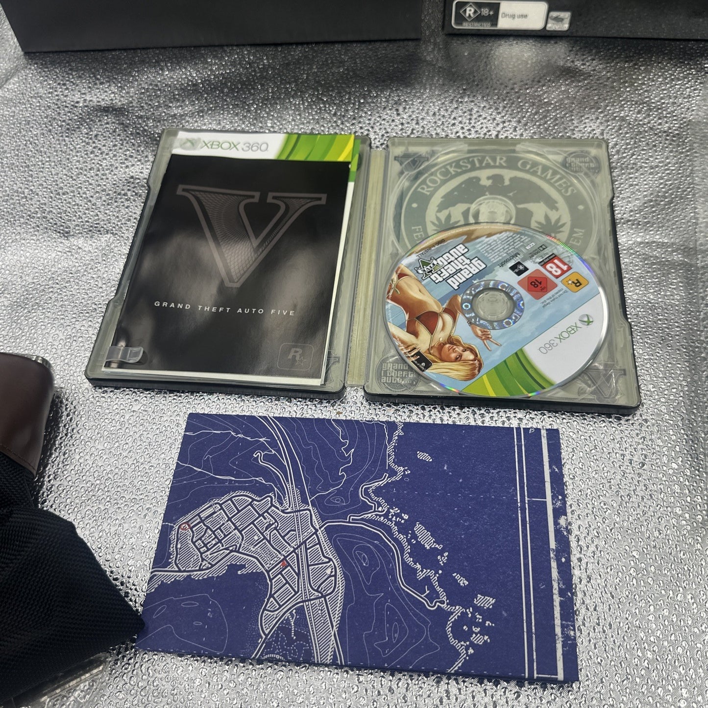 Grand Theft Auto V Collector’s Edition Xbox 360 + New Era Hat + Money Bag GTA 5