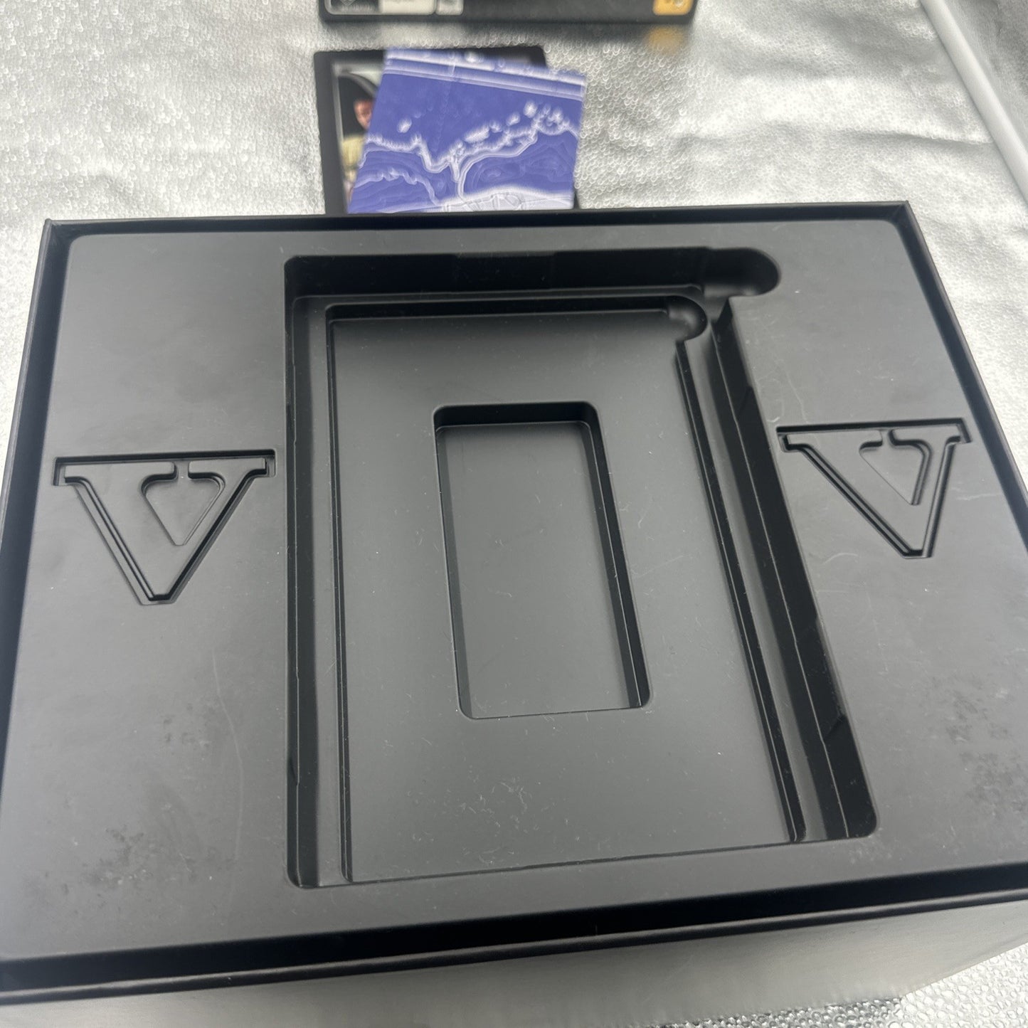 Grand Theft Auto V Collector’s Edition Xbox 360 + New Era Hat + Money Bag GTA 5